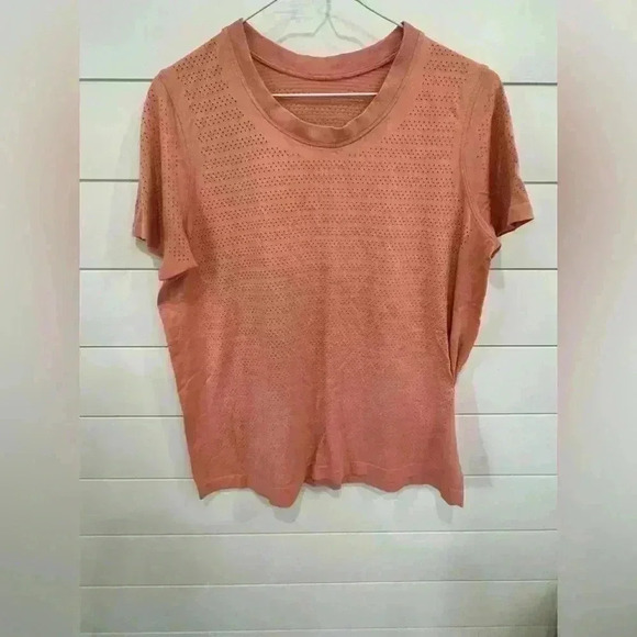 Lululemon Light Coral Seamless Crew Neck
Breeze By Short Sleeve Squad Shirt 8 - Picture 3 of 5